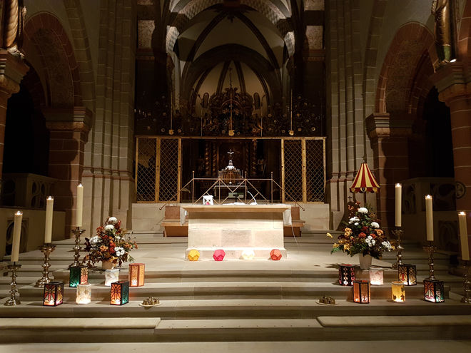 Laternen im Dom am Vorabend des Martinsfestes 2016